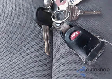 2013 Hyundai Elantra Gls z USA, uszkodzony, nr VIN 5NPDH4AE5DH394423